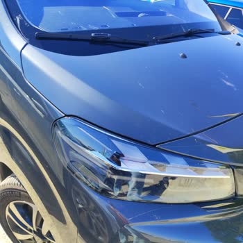 Cargo indebido por daños en parabrisas con Europcar, solicito reembolso