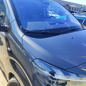 Cargo indebido por daños en parabrisas con Europcar, solicito reembolso