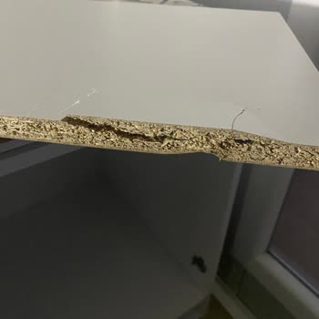 Bauhaus Mutfak Dolabında Eksik Ve Kırık Parçalar
