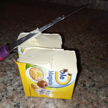 Margarinde Ölü Sinek Keşfi Hijyen Endişesi