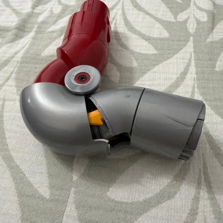 Dyson V12 Slim Adaptörünün Normal Kullanımda Kırılması Ve Ücretsiz Değişim Talebi