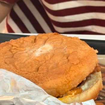 Arby's Şubesinde Soğuk Ve Bayat Hamburger, Özensiz Hazırlama Ve Kalite Kontrol İhlali