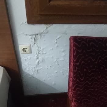 Otel Hijyeni Ve Güvenliği Kötü, Asansör Bozuldu