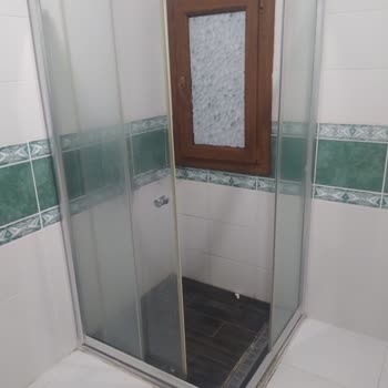 Otel Hijyeni Ve Güvenliği Kötü, Asansör Bozuldu