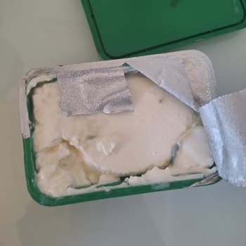 Yörsan Labne Peynirinde Son Tüketim Tarihi Yeni Olmasına Rağmen Küflenme