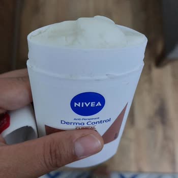 Kırılma Ve Beyaz Pullanma Sorunu Nedeniyle Nivea Stik Deodorantın Değişimini Talep Ediyorum
