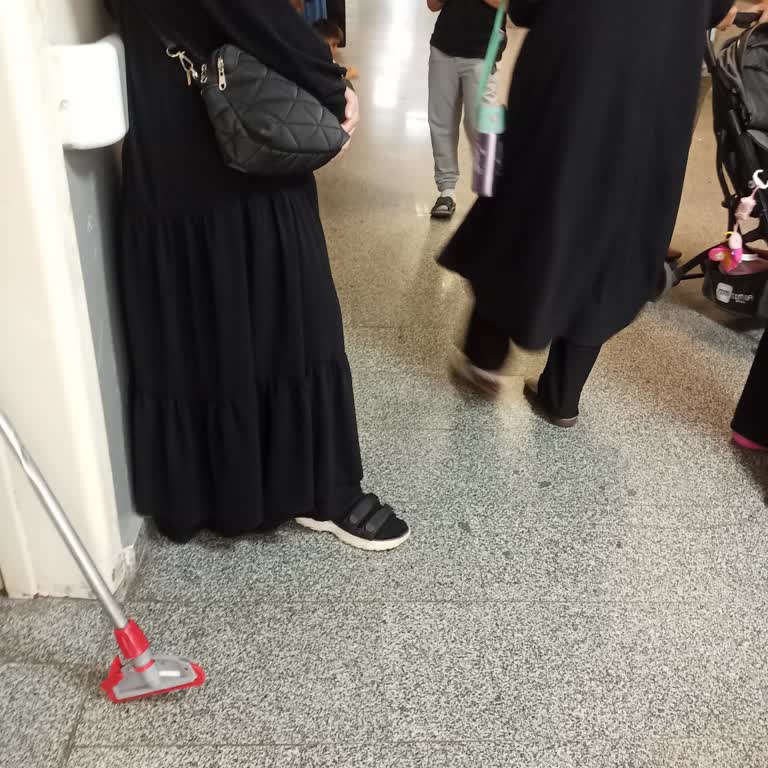 Çocuk Polikliniği Bekleme Alanında Sandalye Eksikliği