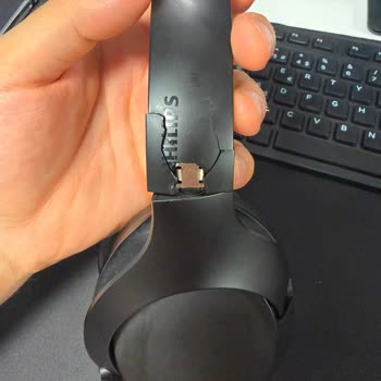 Philips Kulaklıkta Çatlaklar Ve Yedek Parça Bulunamaması, Garanti Kapsamında Tamir Reddi