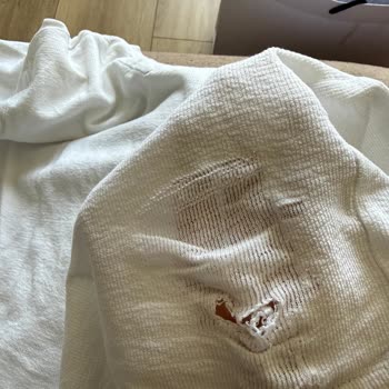 Kısa Sürede Bozulmuş Ceket Ve T-Shirt İçin Ürün Değişimi Talebi