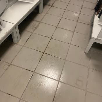Kadın Duş Alanlarındaki Hijyen Eksikliği Ve Bakım Sorunları