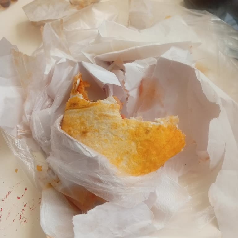 Bayat Ekmek Ve Çiğ Etli Ekmek: Hastane Şubesinde Yiyecek Kalitesi Kabul Edilemez