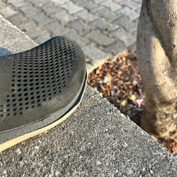 Crocs Erkek Terliğinde Erken Bozulma Ve Yapıştırıcı Sızıntısı Nedeniyle Değişim Talebi