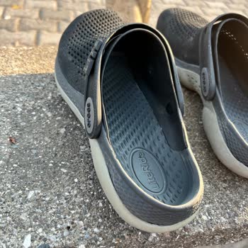 Crocs Erkek Terliğinde Erken Bozulma Ve Yapıştırıcı Sızıntısı Nedeniyle Değişim Talebi