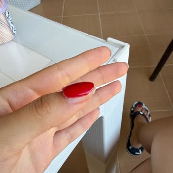 Kalıcı Oje Bir Haftada Soyuluyor, Renk Seçenekleri Sınırlı, 1000 TL İadesi Talep Ediyorum