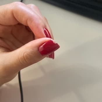 Gülsüm Çetin Beauty Salon Tırnaklarımda Soyulmalar Başladı