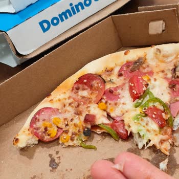 Domino's Pizza’da Şeffaf Plastik Parça Bulunması Sağlık Endişesine Yol Açtı