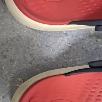 Crocs Terliklerinde Kısa Sürede Çökme Ve Aşınma