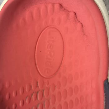 Crocs Terliklerinde Kısa Sürede Çökme Ve Aşınma