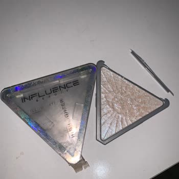 İnfluence Beauty Üçgen Aydınlatıcıda Açma Zorluğu Ve Hızlı Bozulma