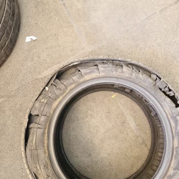 Opel Combo Araçta Nexen Lastiğin Ani Parçalanması ve Müşteri Hizmetlerinden Destek Alamama