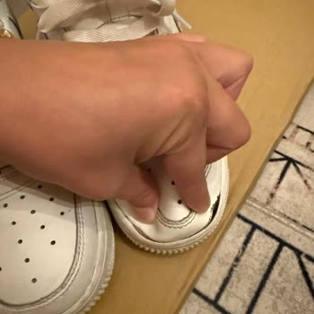 Sneaks Up Mağazasında Yeni Sezon Nike Ayakkabısının 4 Ayda Ön Kısmının Açılması