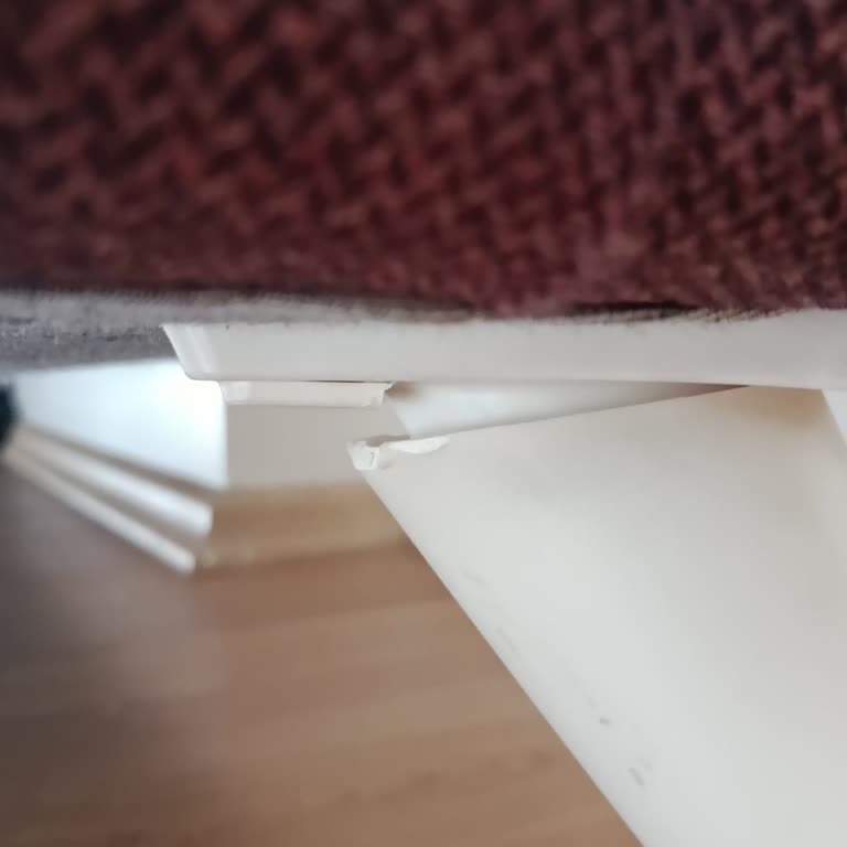 Ergül Mobilya Lavenya Koltuk Takımının Ayakları Sürekli Kırılıyor, Çözüm Sunulmuyor