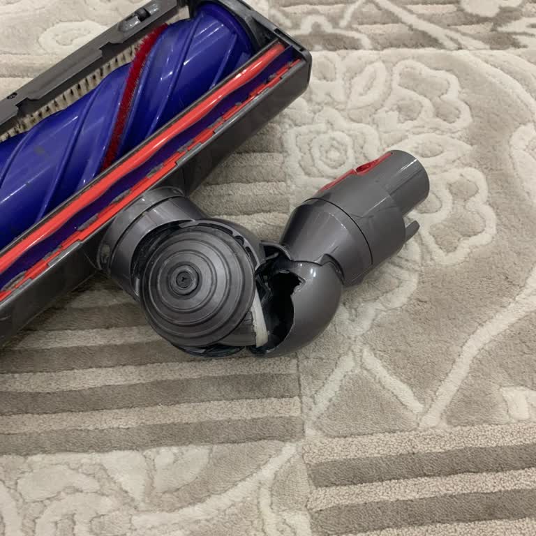 Dyson V8 Süpürge Kısa Sürede Kırıldı, Garanti Dışı 5.390 TL Ücret Talebi