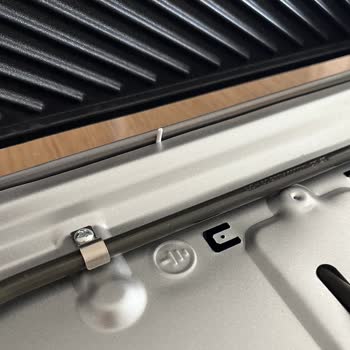 Bosch Compact Grill’te Plastik Parçalar Aşınıyor, Döküm Kısmı Kararıyor