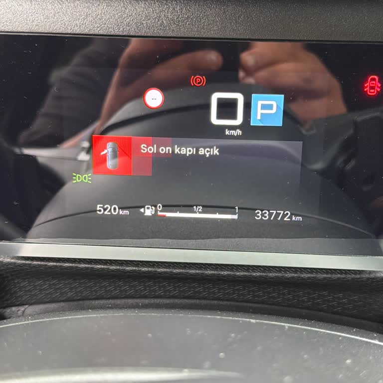 Citroen C4X Modelinde Yakıt Göstergesi Arızası Ve Servis Üslubu Sorunu