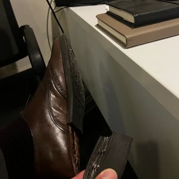 Kifidis'in Anatomik Ayakkabısının İlk Kullanımda Topuk Koptu Ve Tabanı Açıldı