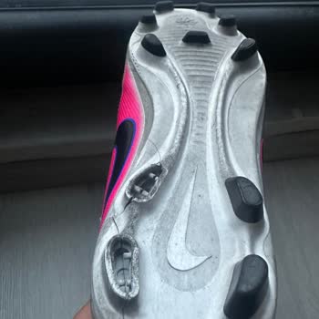 Nike Futbol Kramponunun Tabandaki Ani Kırılması Ve Sakatlık Nedeniyle Ücret İadesi Talebi