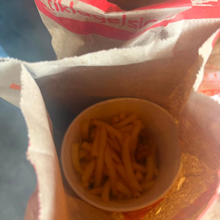 Kova Patates Yarı Dolu Geldi Ve Müşteri Hizmetine Ulaşılamıyor