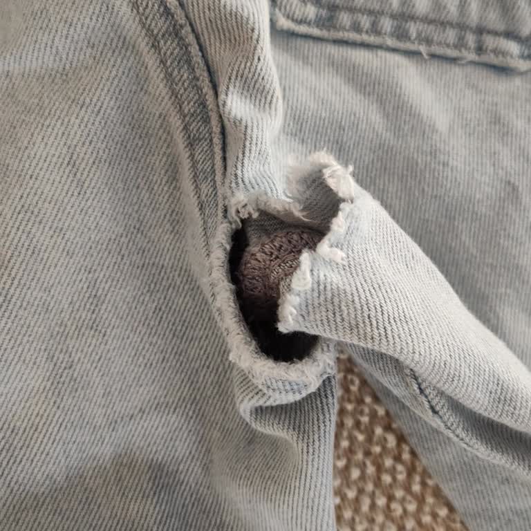 Mavi Milan Kot Pantolonunda Erime Ve Yırtılma, Kullanıcı Hatası Olarak Değerlendirildi