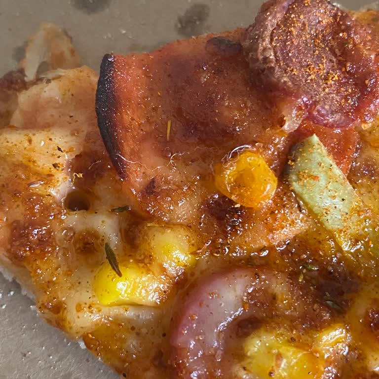 Trendyol GO'da Pizzada Görülen Beyaz İp Hakkında Hijyen Şikayeti