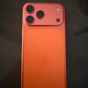 Turuncu İPhone 17 Pro Max'te Renk Solması Ve Garanti Dışı Değişim Talebi