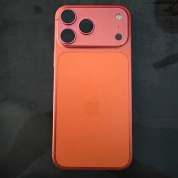 Turuncu İPhone 17 Pro Max'te Renk Solması Ve Garanti Dışı Değişim Talebi