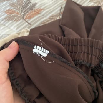 Bedenleri Farklı Ve Etiketleri Kesik Pantolonlar Gönderildi