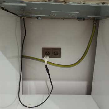 Siemens Hob Electrical Cable Safety Hazard Requires Urgent Investigation