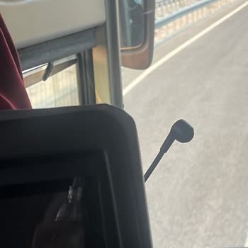 Şoförün Otobüste Sigara İçmesi Ve Gürültülü Müzik Çalması Yolcuların Konforunu Bozuyor