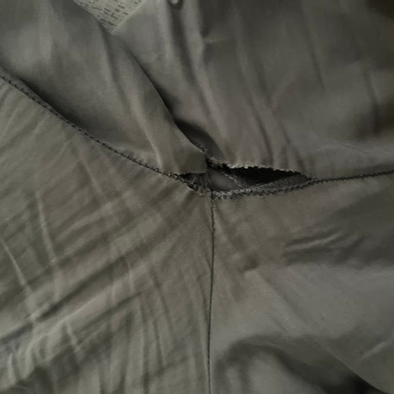 Dikişi Çabuk Açılan Pantolonlar Ve Yetersiz Müşteri Desteği