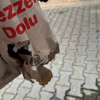 Burger King Karataş Şubesi'nde Üçüncü Kez Poşet Yırtılması