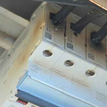 Acil Trafo Bağlantısı Olmadan İnşaat Elektriği Kullanımı Cihaz Hasarı Ve Yangın Tehlikesi Yaratıyor