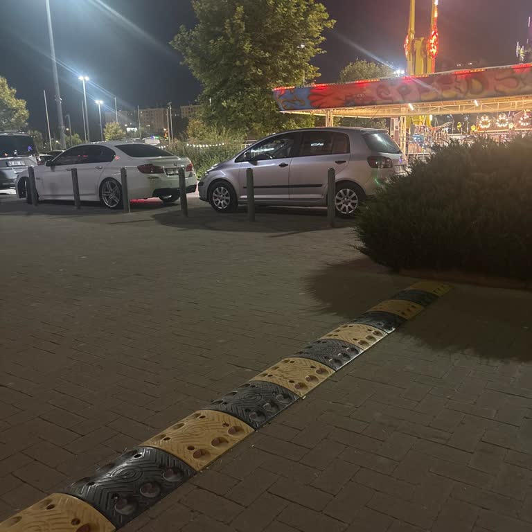 Motorlu Araçların Yaya Yollarına İzinsiz Parkı Güvenlik Sorunu Oluşturuyor