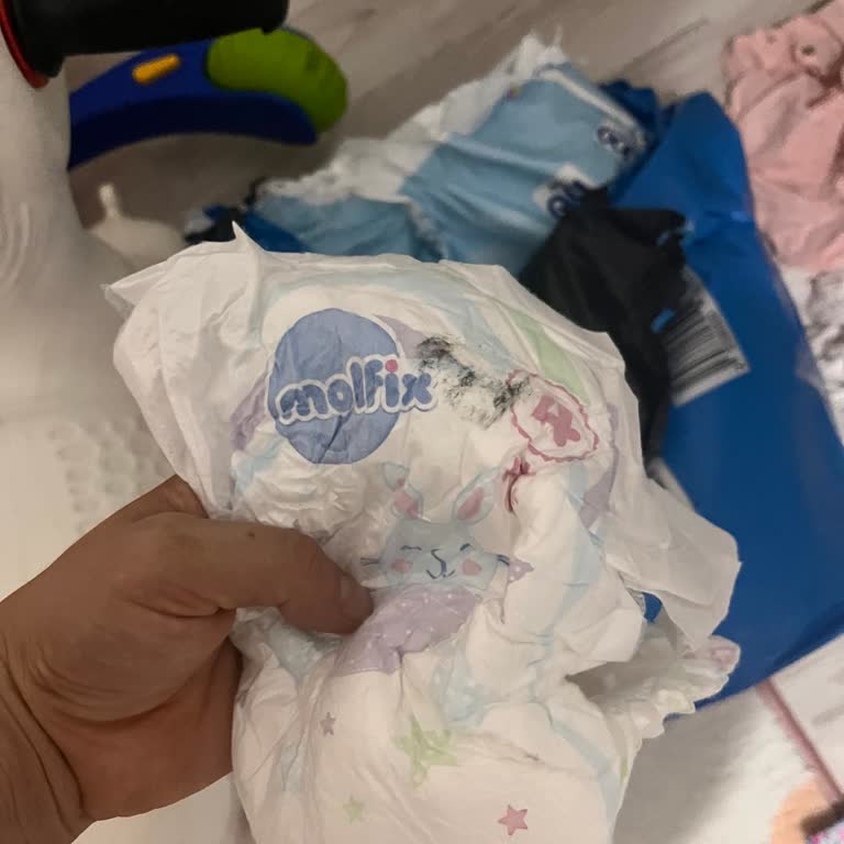 Molfix Maxi Bebek Bezi Üzerindeki Siyah Leke Hijyen Güvencesini Sarsıyor