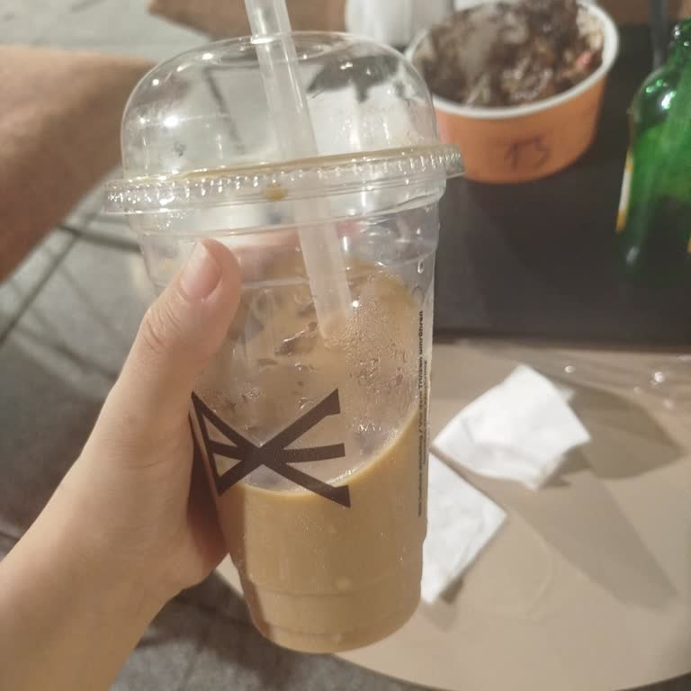 Bex Coffee Antalya'da Karamelsiz Latte, Ücretli Buzlu Bardak Ve Kaba Personel Şikayeti