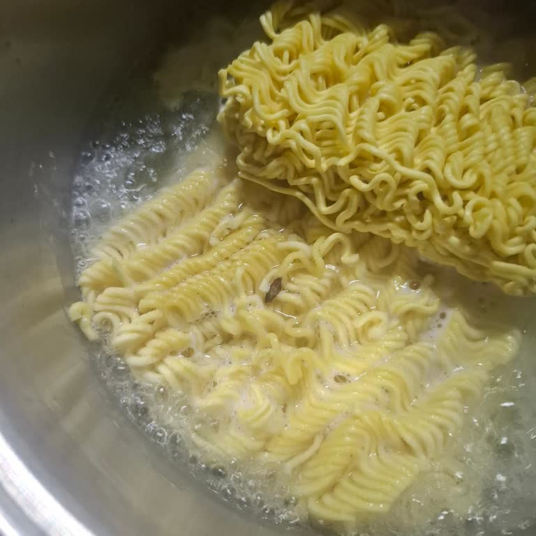 İndomie Körili Noodle'da Böcek Çıktı: Hijyen Ve Güven Sorunu