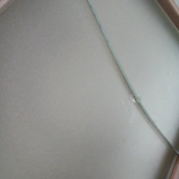 TOKİ Dairenin Cam Paneli Kırıldı, Çocuk Güvenliği Tehlikede