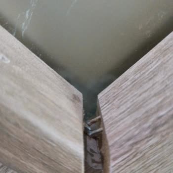 TOKİ Dairenin Cam Paneli Kırıldı, Çocuk Güvenliği Tehlikede
