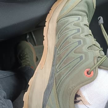 Dockers Fabric Upper Splits Symmetrically Within Two Weeks of Normal Use