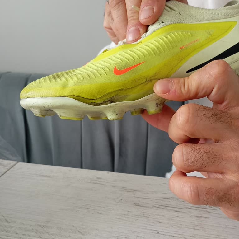 Nike Kramponu Açıldı, Kullanıcı Hatası İddiası Ve İade Reddi